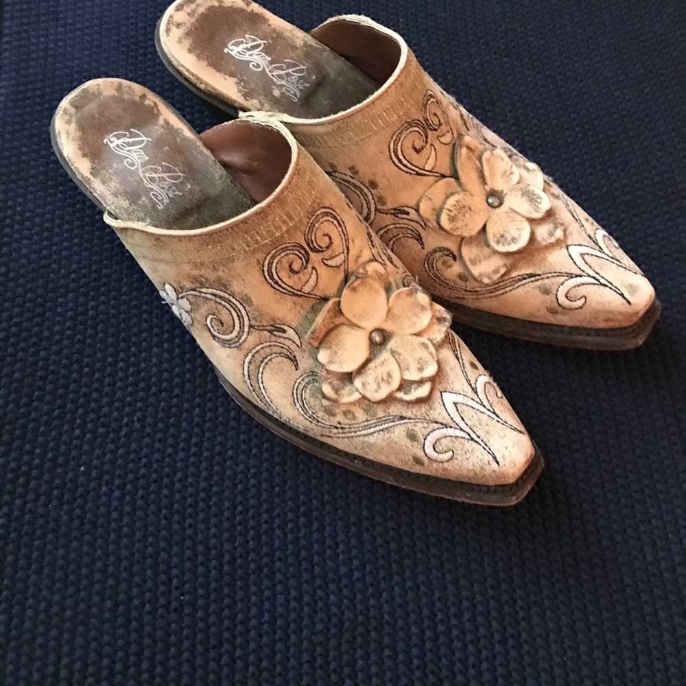 Sundance Camelot clogs